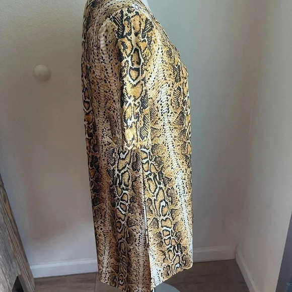 Now n forever women tunic top snakeskin size medium new stretchy western boho - Picture 3 of 5